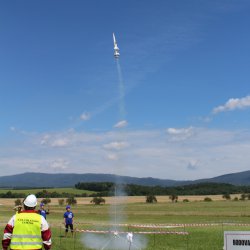 img_3815 nosic raketoplanu j caja 1xros - start